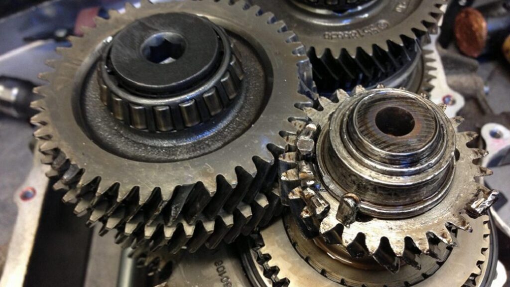 کشیدن گیربکس,علت زوزه کشیدن گیربکس و نحوه حل مشکل,اتوکالا Autokala