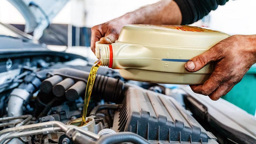 تعویض روغن گیربکس.jpg,بهترین زمان تعویض روغن گیربکس اتوماتیک و دستی,اتوکالا Autokala