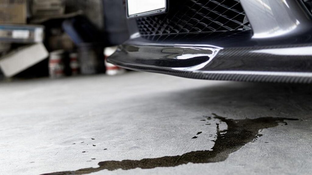 ریزی خودرو.jpg,انواع روغن ریزی خودرو و  بررسی علت روغن ریزی ماشین,اتوکالا Autokala