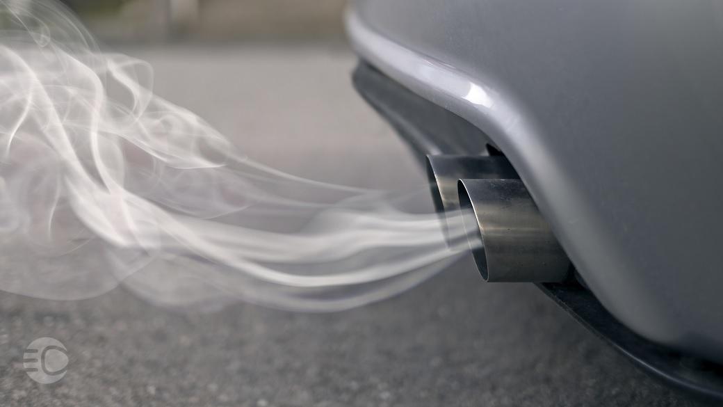 دود سفید اگزوز ماشین.jpg,دود سفید اگزوز ماشین نشانه چیست و چه دلیلی دارد؟,اتوکالا Autokala