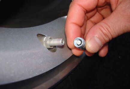 86779.jpg,تعویض والو معیوب را جدی بگیرید!,اتوکالا Autokala