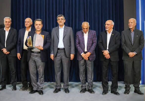 86942.jpg,یزد تایر تندیس «واحد نمونه صنعتی کشور» را کسب کرد,اتوکالا Autokala