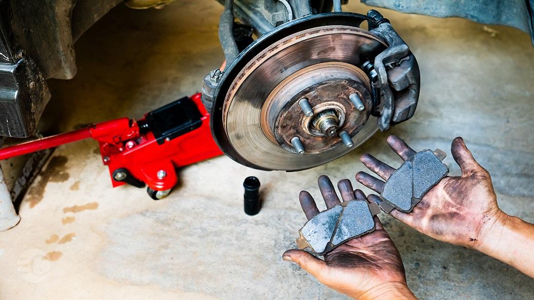 تعویض لنت ترمز.jpg,بهترین زمان تعویض لنت ترمز در انواع خودروها,اتوکالا Autokala
