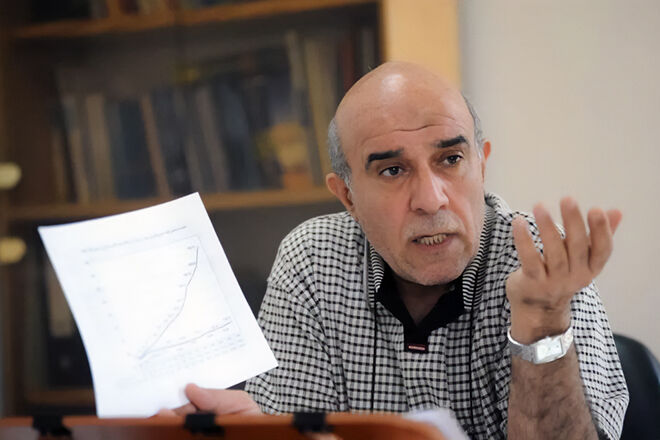 72897.jpg,به جای تصمیم گیری برای خودروسازان؛ مشکل دارو و زیر میزی پزشکان را حل کنید!,اتوکالا Autokala