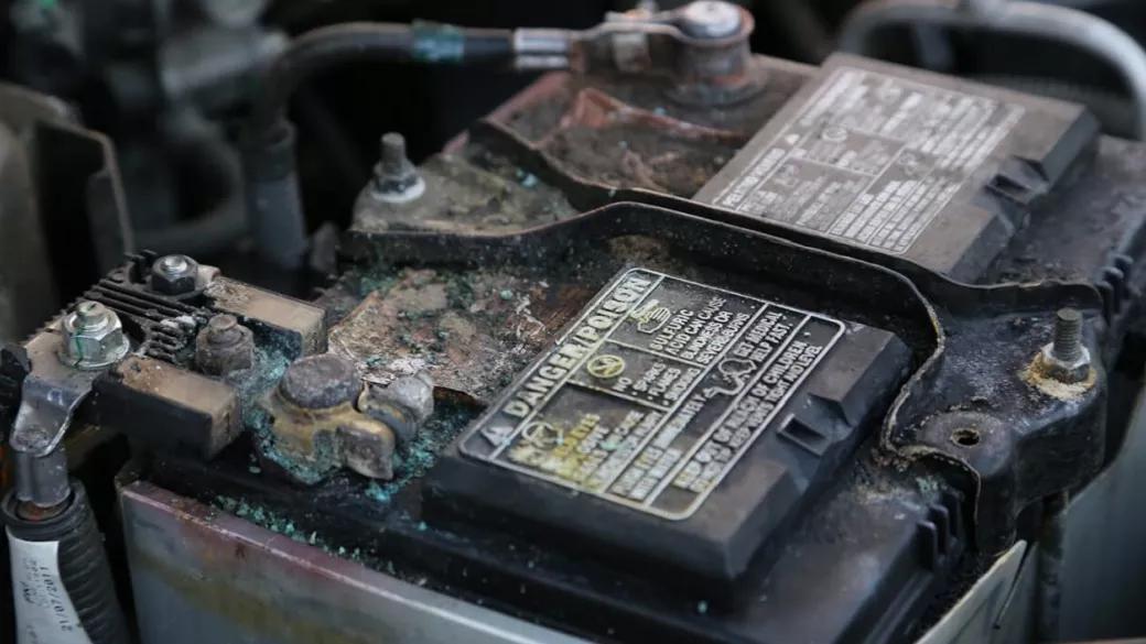 باتری ماشین.jpg,دلایل و علائم خرابی باتری ماشین + راهکارهای جلوگیری,اتوکالا Autokala