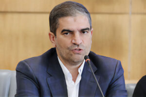 دولت باید نظارت بیشتری روی صنعت خودرو داشته باشد