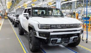 چالش صنعت خودرو با باتری‌های مازاد تولید