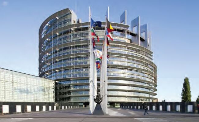 89919.jpg,اروپا به واقعیتهای صنعتی تن داد,اتوکالا Autokala