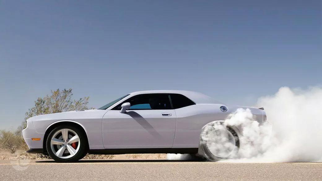 Car burnout 4 jpg,تیکاف زدن با خودرو و نکات مهم درباره تیکاف ماشین,اتوکالا Autokala